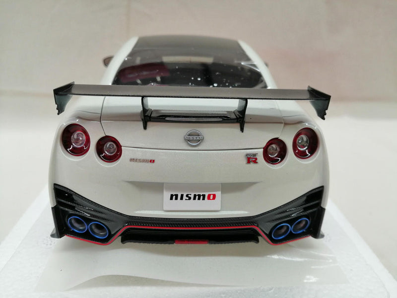 Laden Sie das Bild in Galerie -Viewer, AUTOart 1/18 Nissan GT-R (R35) Nismo Special Edition (Brilliant White Pearl)– Used