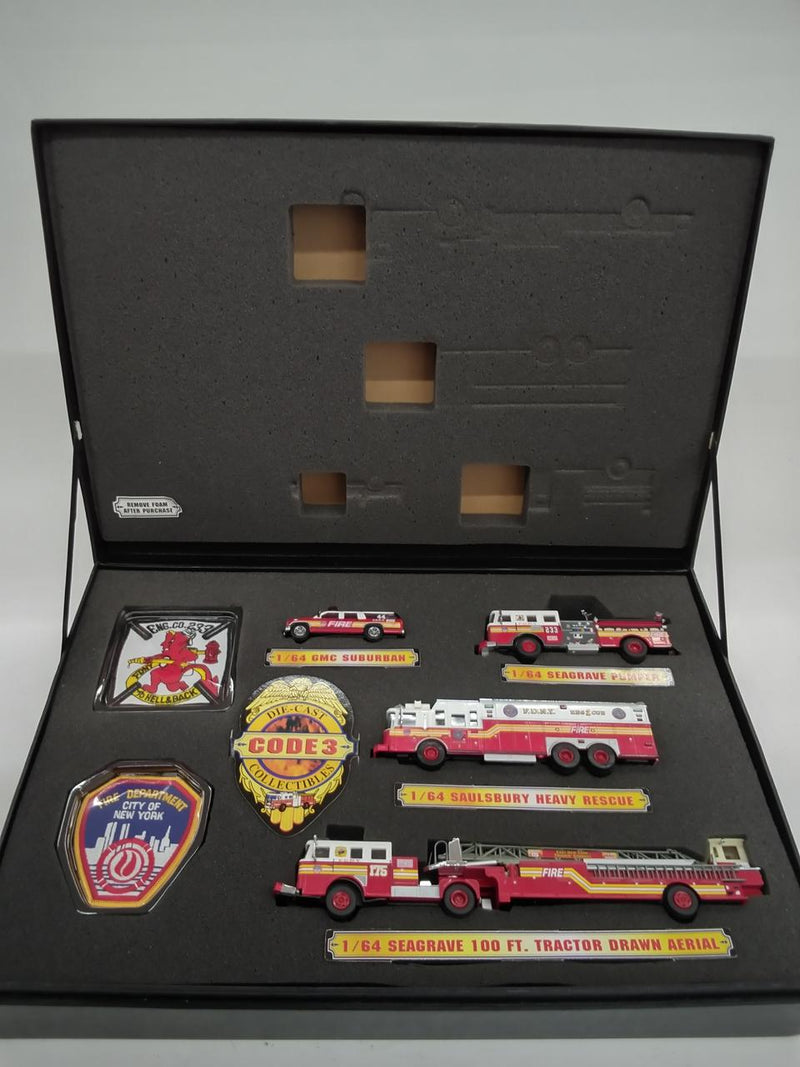 Laden Sie das Bild in Galerie -Viewer, CODE 3 12821 F.D.N.Y. BATTALION 44 1/64 Scale Model– Used
