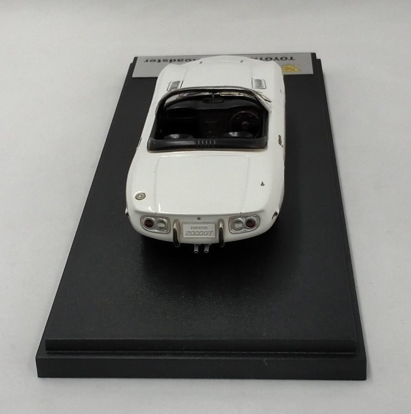 Cargue la imagen en el visor de la galería, MAKE UP 1/43 PEGASUS WHITE TOYOTA 2000GT ROADSTER– Used