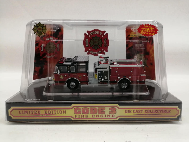 Laden Sie das Bild in Galerie -Viewer, CODE 3 COLLECTIBLES PRINCETON, NEW JERSEY Fire Engine 1/64 Diecast Model– Used