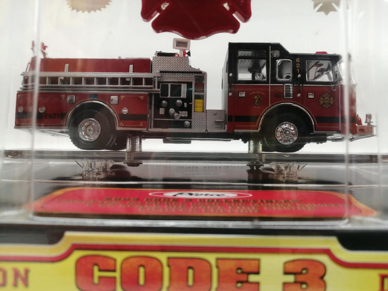 Laden Sie das Bild in Galerie -Viewer, CODE 3 COLLECTIBLES PRINCETON, NEW JERSEY Fire Engine 1/64 Diecast Model– Used