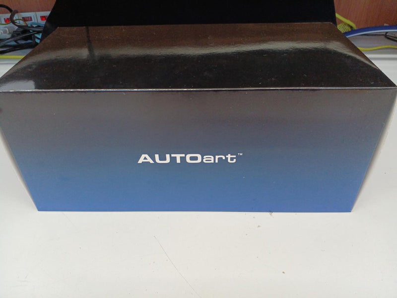 Load image into Gallery viewer, AUTOART Lamborghini Huracan Performante (Matt Orange) 1/18 Scale Car– Used