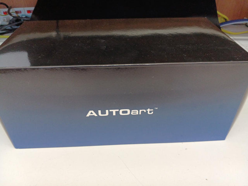 Load image into Gallery viewer, AUTOART Lamborghini Huracan Performante (Matt Orange) 1/18 Scale Car– Used