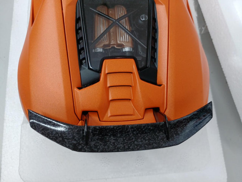 Load image into Gallery viewer, AUTOART Lamborghini Huracan Performante (Matt Orange) 1/18 Scale Car– Used
