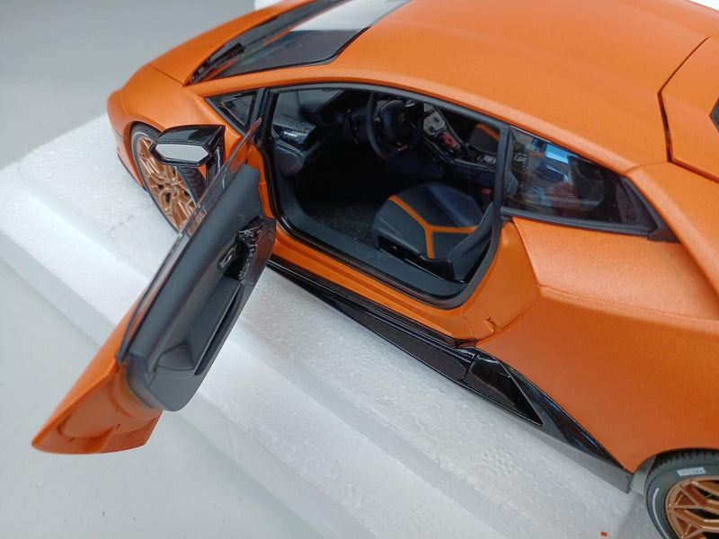 Load image into Gallery viewer, AUTOART Lamborghini Huracan Performante (Matt Orange) 1/18 Scale Car– Used