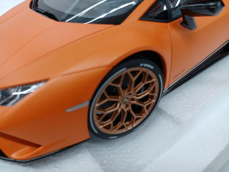 Load image into Gallery viewer, AUTOART Lamborghini Huracan Performante (Matt Orange) 1/18 Scale Car– Used