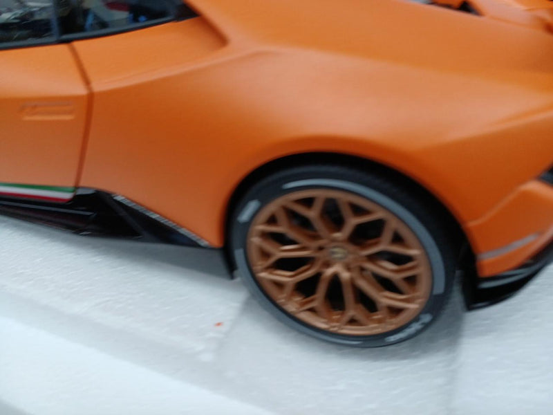 Load image into Gallery viewer, AUTOART Lamborghini Huracan Performante (Matt Orange) 1/18 Scale Car– Used