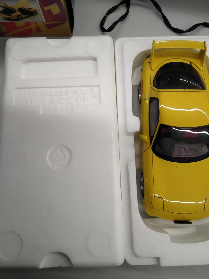 Laden Sie das Bild in Galerie -Viewer, AUTOart 1/18 Mazda ɛ̃fini RX-7 (FD3S) Scale Model Car– Used