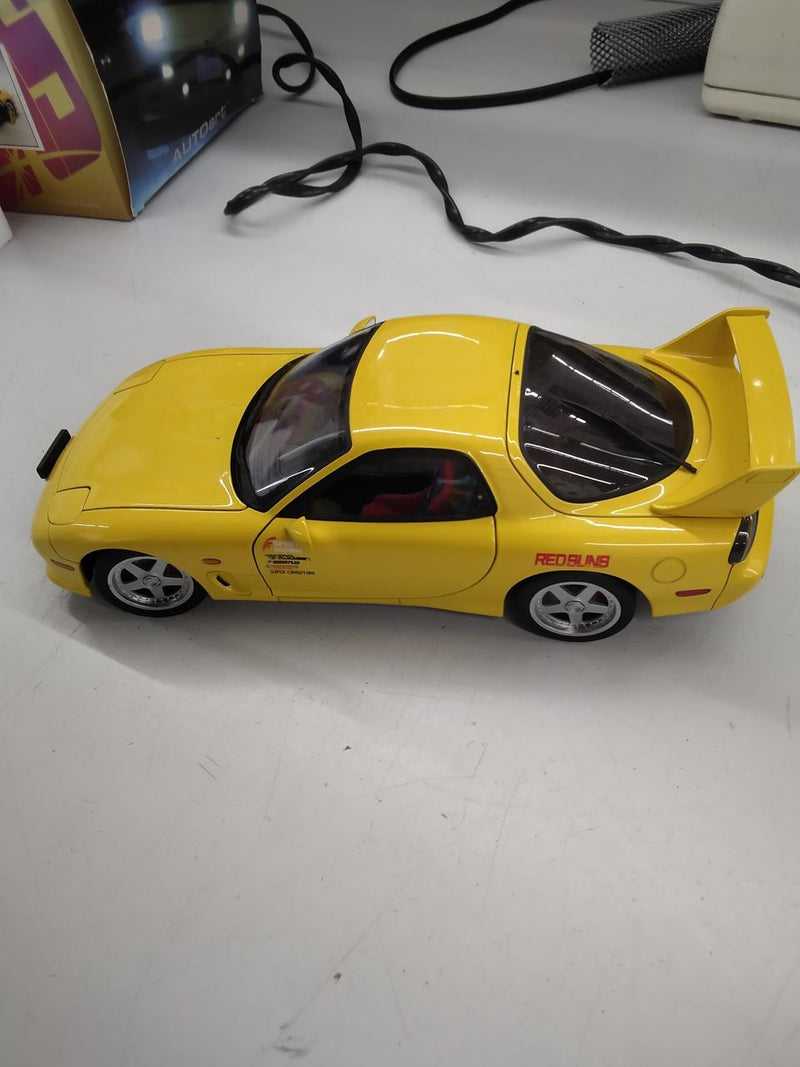 Laden Sie das Bild in Galerie -Viewer, AUTOart 1/18 Mazda ɛ̃fini RX-7 (FD3S) Scale Model Car– Used