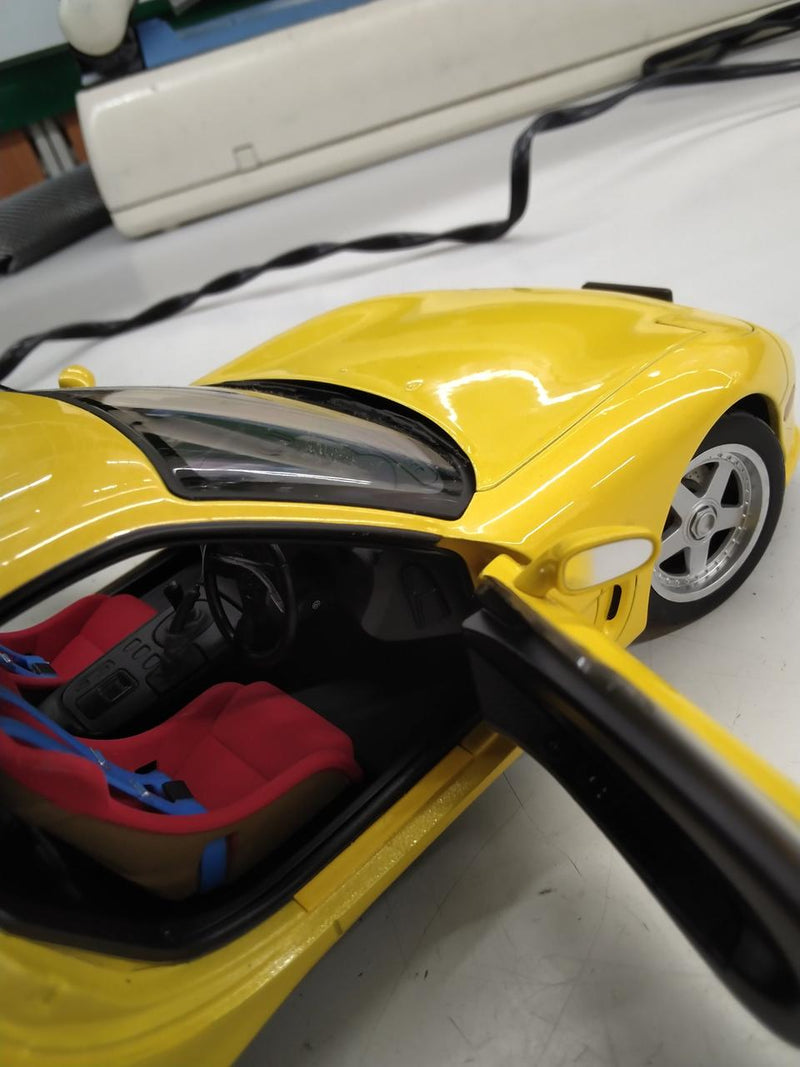 Laden Sie das Bild in Galerie -Viewer, AUTOart 1/18 Mazda ɛ̃fini RX-7 (FD3S) Scale Model Car– Used
