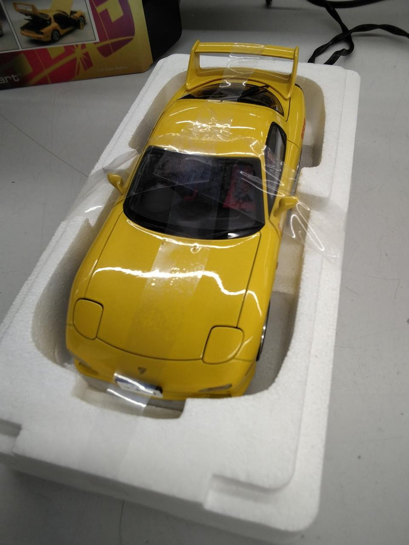 Laden Sie das Bild in Galerie -Viewer, AUTOart 1/18 Mazda ɛ̃fini RX-7 (FD3S) Scale Model Car– Used
