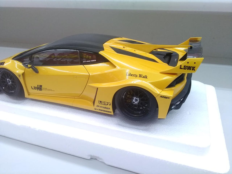 Laden Sie das Bild in Galerie -Viewer, AUTOart 1/18 Liberty Walk Lamborghini Huracan GT Model Vehicle– Used