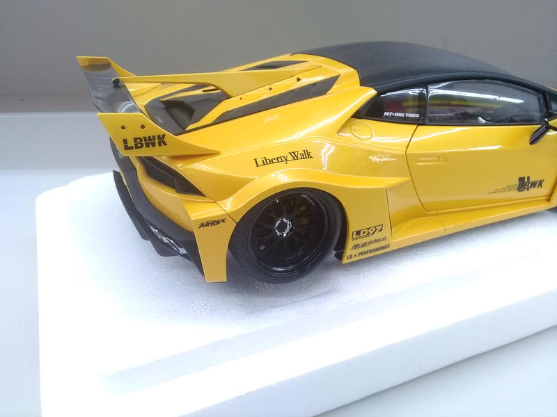 Laden Sie das Bild in Galerie -Viewer, AUTOart 1/18 Liberty Walk Lamborghini Huracan GT Model Vehicle– Used