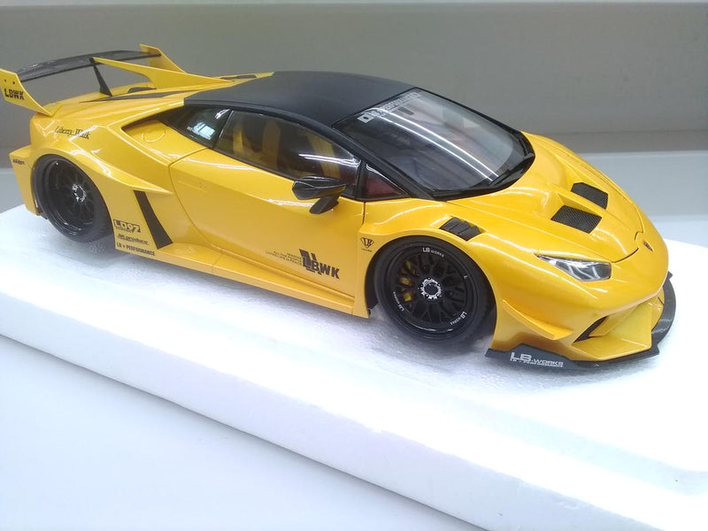 Laden Sie das Bild in Galerie -Viewer, AUTOart 1/18 Liberty Walk Lamborghini Huracan GT Model Vehicle– Used