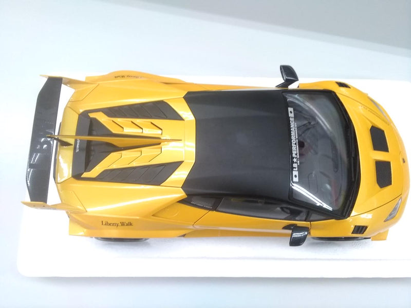 Laden Sie das Bild in Galerie -Viewer, AUTOart 1/18 Liberty Walk Lamborghini Huracan GT Model Vehicle– Used