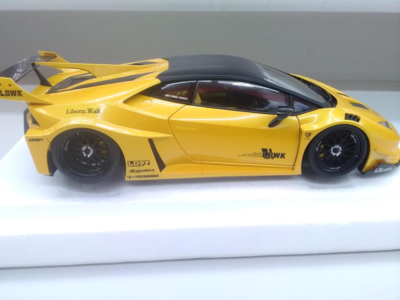 Laden Sie das Bild in Galerie -Viewer, AUTOart 1/18 Liberty Walk Lamborghini Huracan GT Model Vehicle– Used