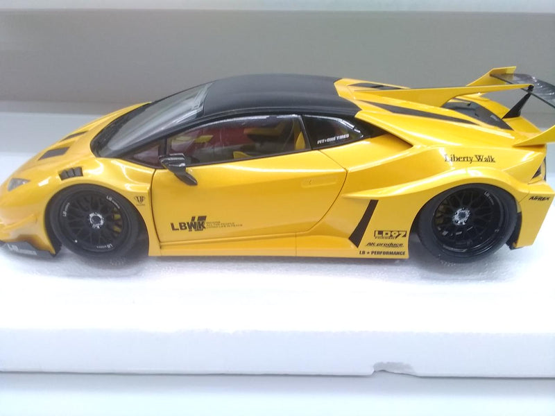 Laden Sie das Bild in Galerie -Viewer, AUTOart 1/18 Liberty Walk Lamborghini Huracan GT Model Vehicle– Used