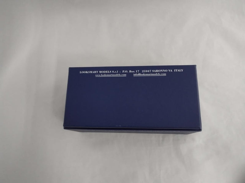 Cargue la imagen en el visor de la galería, LOOKSMART 1/43 2007 BUGATTI VEYRON STUDY Scale Car– Used