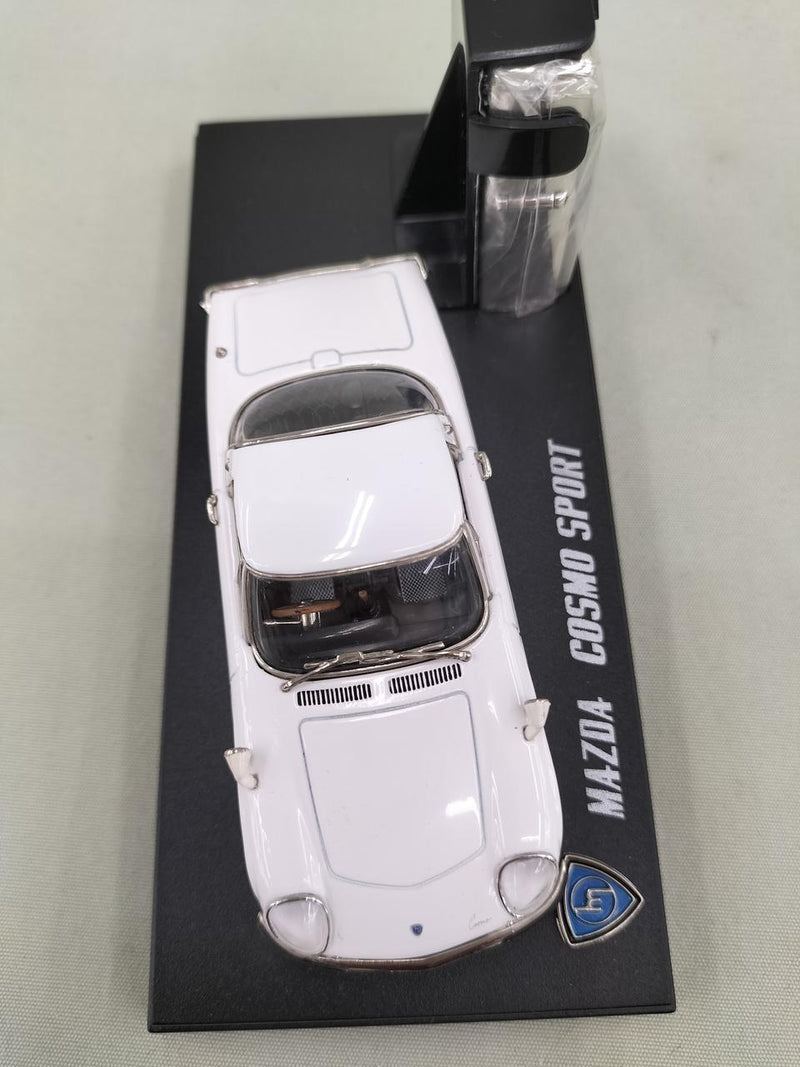 Laden Sie das Bild in Galerie -Viewer, Fukashiro Model Car & Zippo Lighter Set Cosmo Sport 1/43 Scale– Used