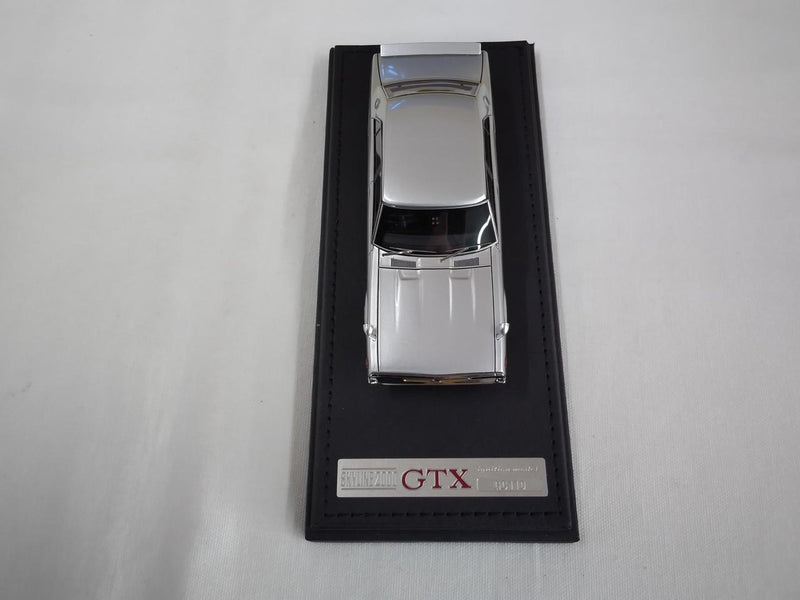 Laden Sie das Bild in Galerie -Viewer, Ignition Model 1/43 Nissan Skyline 2000 GT-X Diecast Car– Used