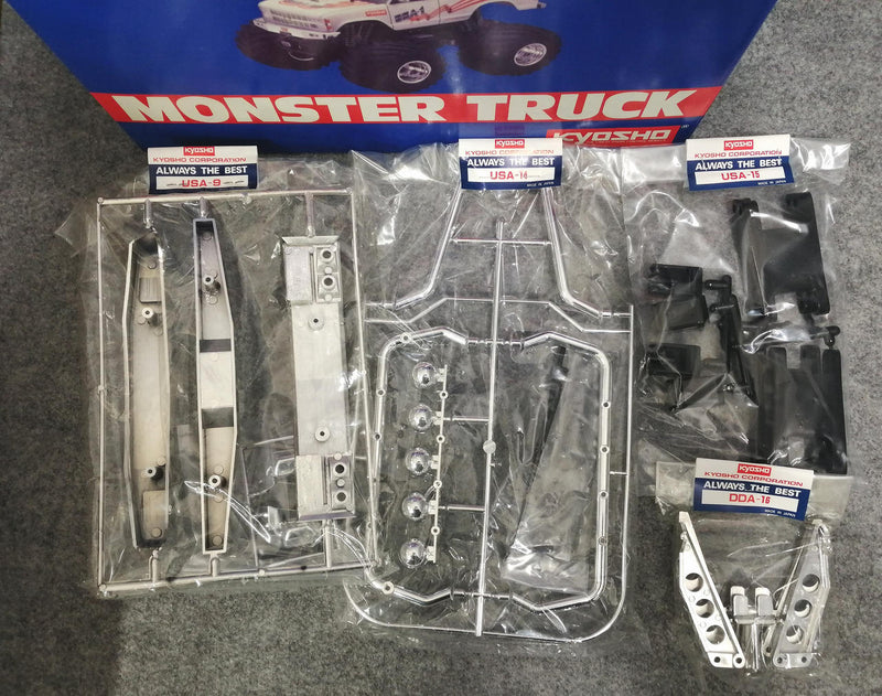 Laden Sie das Bild in Galerie -Viewer, KYOSHO USA-1 Monster Truck 1/10 RC Car - Used