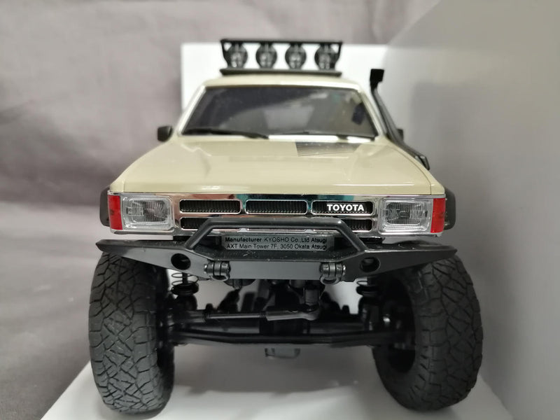 Laden Sie das Bild in Galerie -Viewer, KYOSHO Toyota Hilux Surf Quicksand Mini-Z - Used