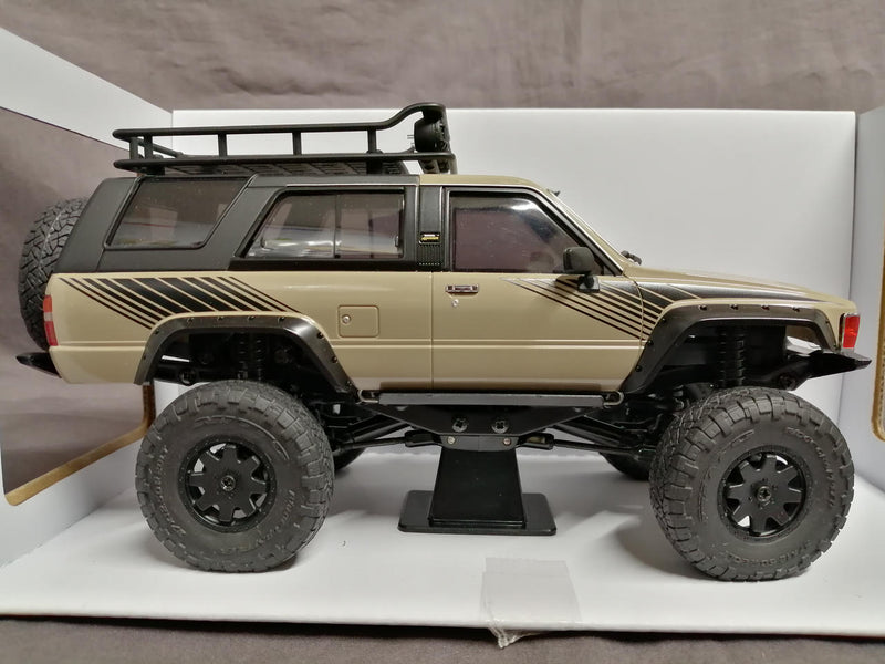 Laden Sie das Bild in Galerie -Viewer, KYOSHO Toyota Hilux Surf Quicksand Mini-Z - Used