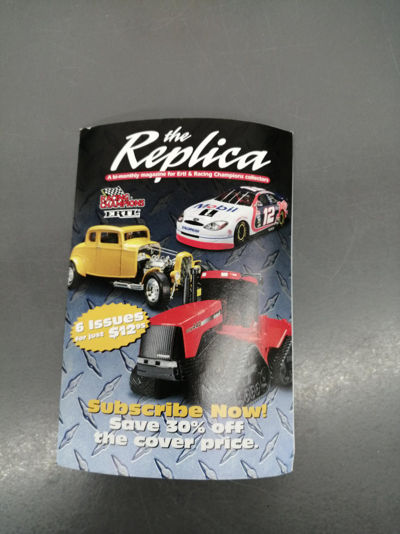 Load image into Gallery viewer, AMERICAN MUSCLE '32 FORD DEUCE COUPE 1/18 Scale Model Car– Used