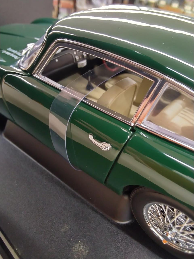 Carica immagine in Galleria Viewer, AUTOart ASTON MARTIN DB5 (GREEN RHD) 1/18 Scale Model Car– Used