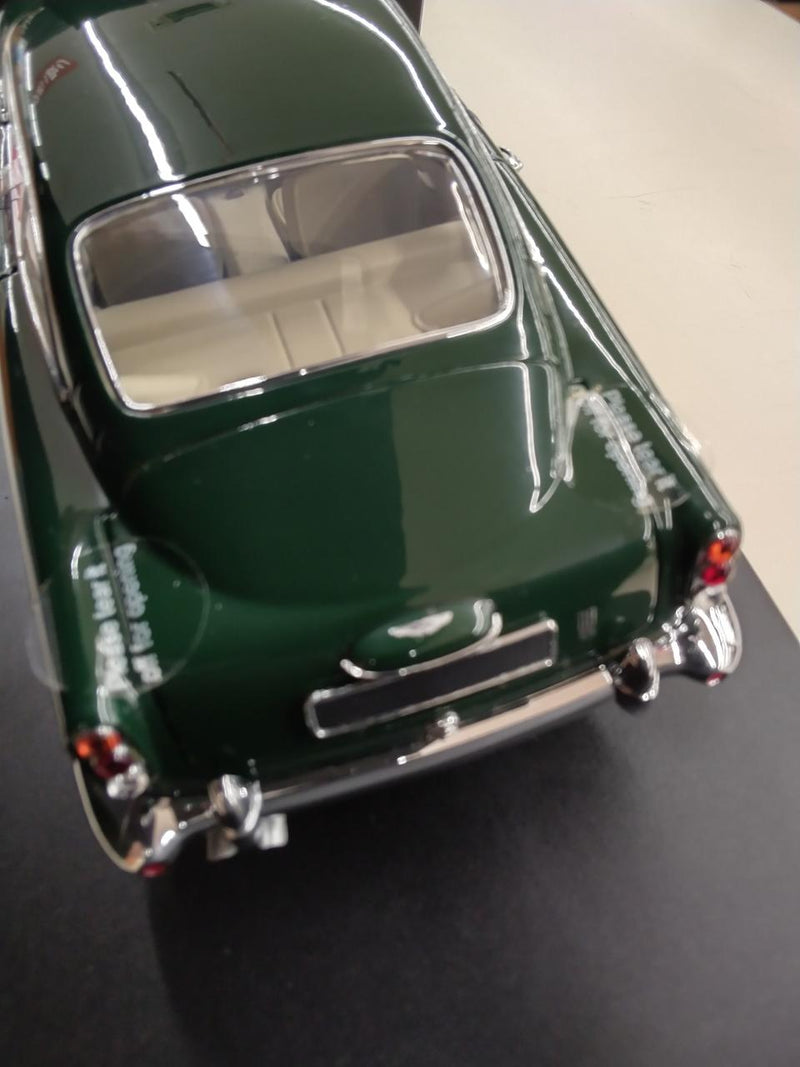 Carica immagine in Galleria Viewer, AUTOart ASTON MARTIN DB5 (GREEN RHD) 1/18 Scale Model Car– Used