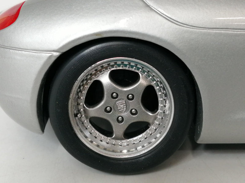 Laden Sie das Bild in Galerie -Viewer, MAISTO 1/18 Porsche Boxster Diecast Model Car