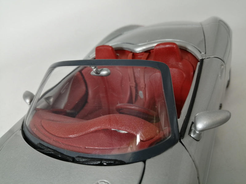 Laden Sie das Bild in Galerie -Viewer, MAISTO 1/18 Porsche Boxster Diecast Model Car