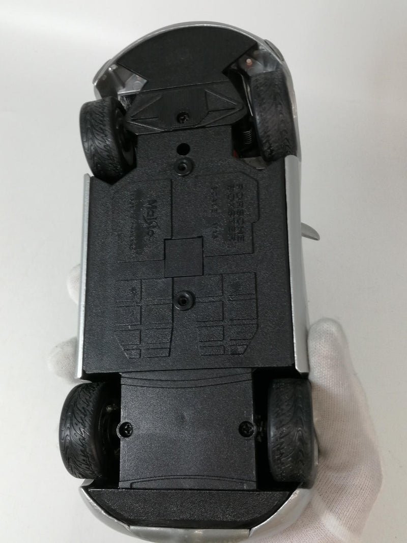 Laden Sie das Bild in Galerie -Viewer, MAISTO 1/18 Porsche Boxster Diecast Model Car
