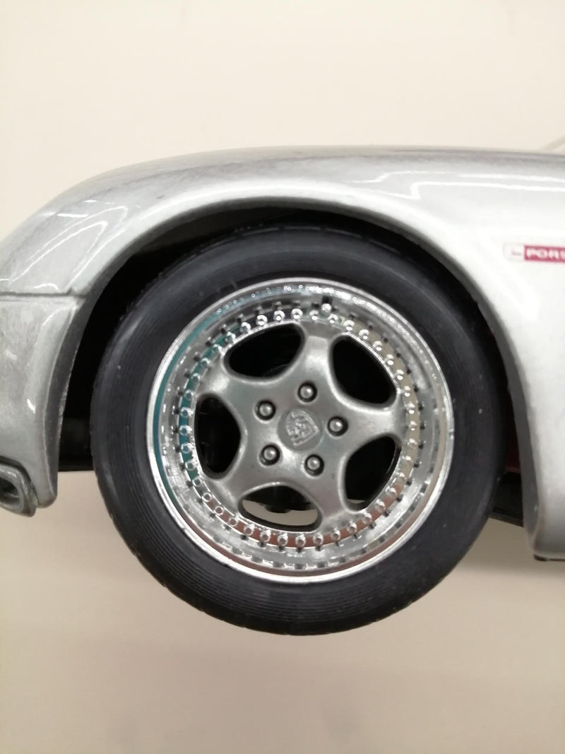 Laden Sie das Bild in Galerie -Viewer, MAISTO 1/18 Porsche Boxster Diecast Model Car