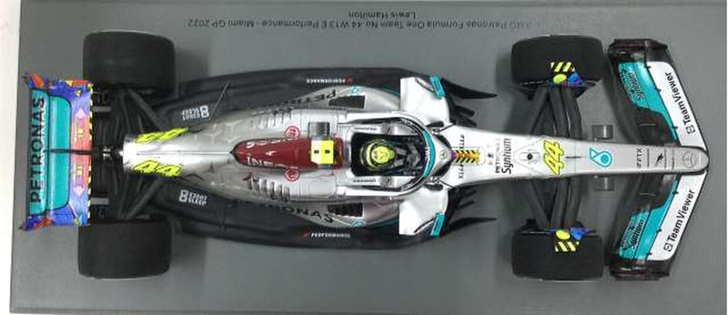 Laden Sie das Bild in Galerie -Viewer, SPARK 18S765 Mercedes-AMG Petronas F1 W12 1/18 Scale Car– Used