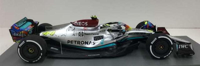 Laden Sie das Bild in Galerie -Viewer, SPARK 18S765 Mercedes-AMG Petronas F1 W12 1/18 Scale Car– Used
