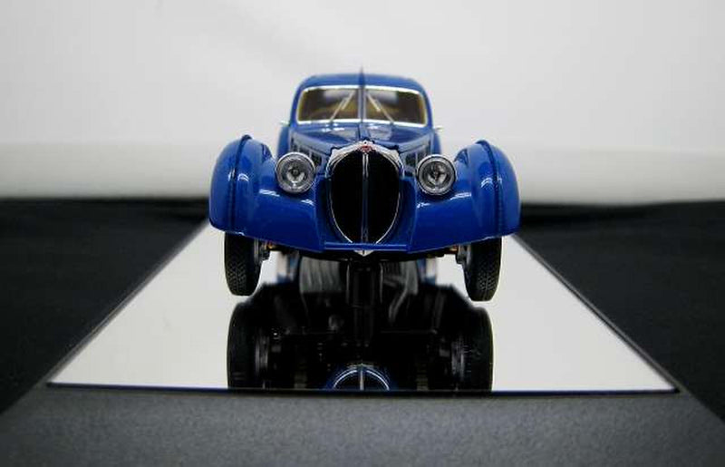Cargue la imagen en el visor de la galería, AUTOART Bugatti Type 57SC Atlantic 1938 1/43 Scale Car– Used