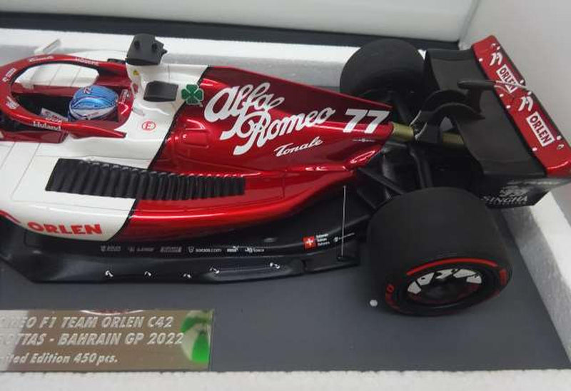 Chargez l'image dans la visionneuse de la galerie, MINICHAMPS Bahrain GP 2022 Alfa Romeo C42 1/43 Scale Model Car– Used