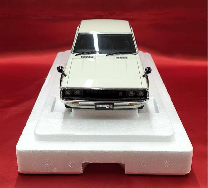 Chargez l'image dans la visionneuse de la galerie, AUTOart Nissan Skyline 2000 GT-R KPGC110 (White) 1/18 Scale Car– Used