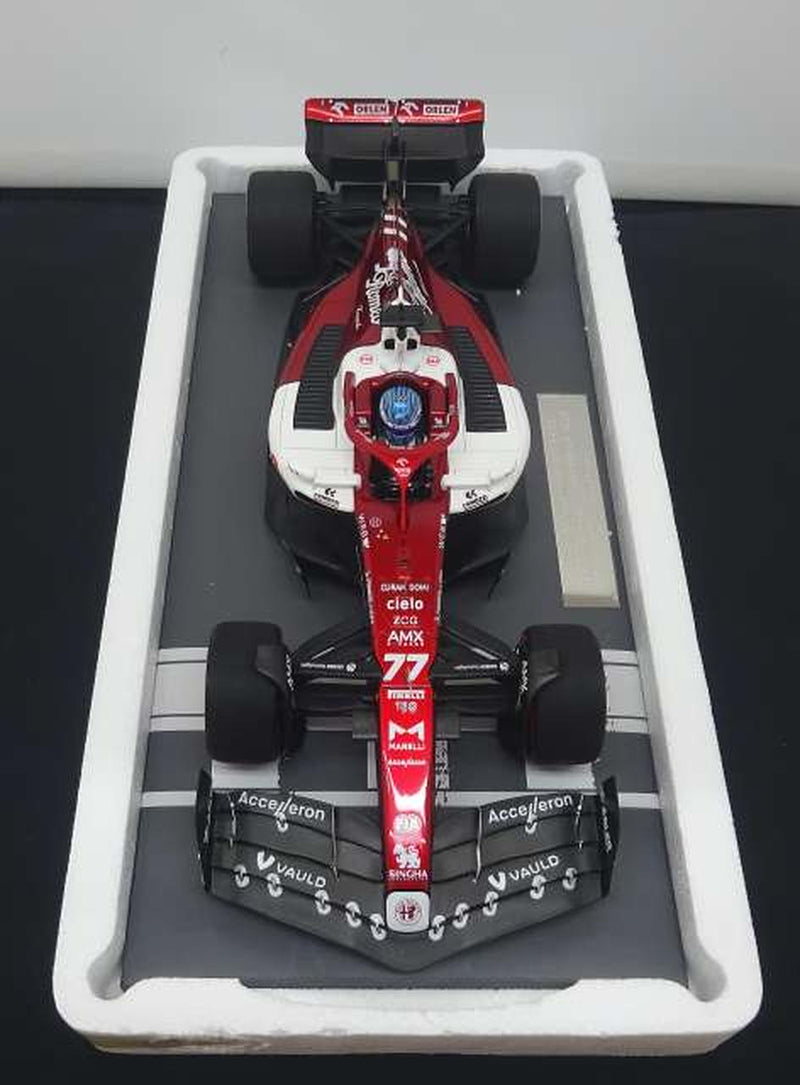 Chargez l'image dans la visionneuse de la galerie, MINICHAMPS Bahrain GP 2022 Alfa Romeo C42 1/43 Scale Model Car– Used