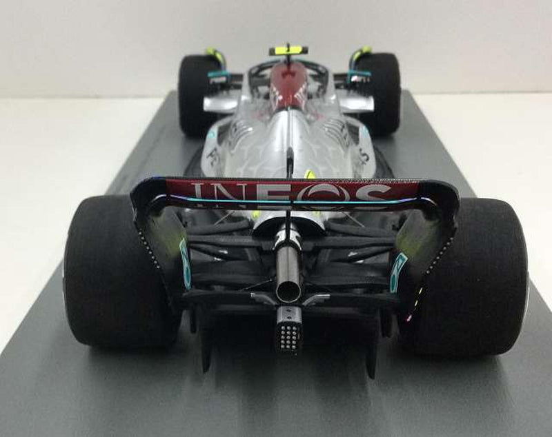 Laden Sie das Bild in Galerie -Viewer, SPARK 18S765 Mercedes-AMG Petronas F1 W12 1/18 Scale Car– Used