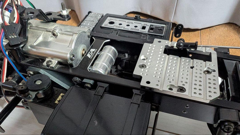 Load image into Gallery viewer, Used Tamiya 1/14 Scania R620 6x4 Chassis with Many Option Parts and Servos