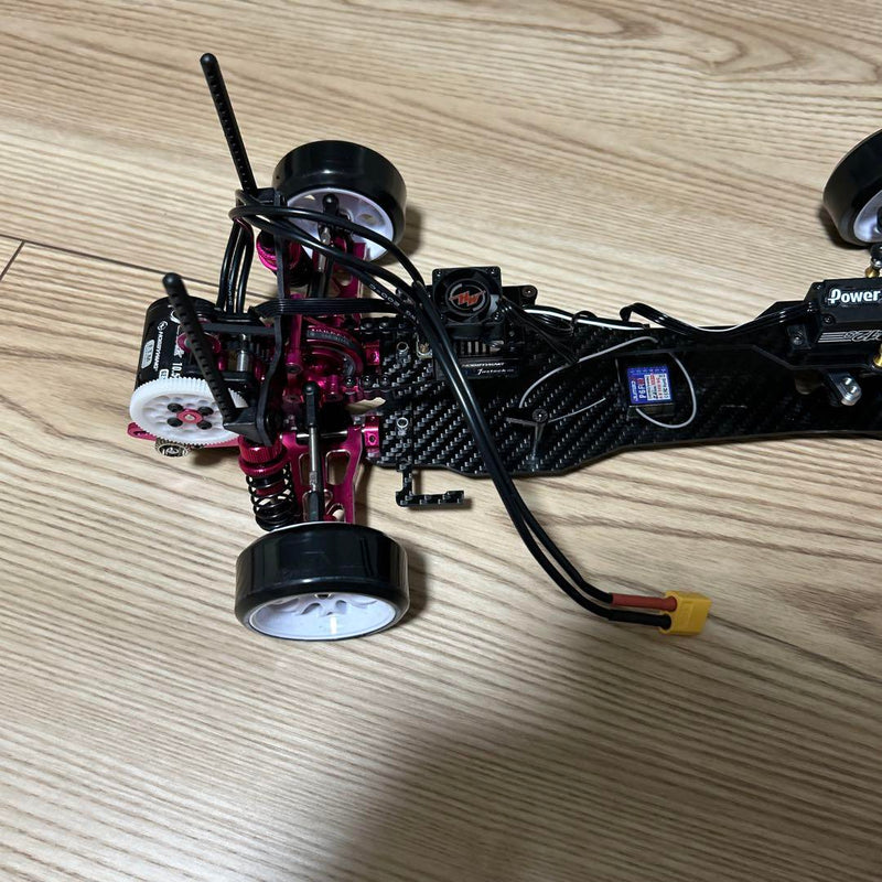 Chargez l'image dans la visionneuse de la galerie, Used Yokomo Drift Package Chassis with Justock 10.5T Motor & Power HD R12 Servo