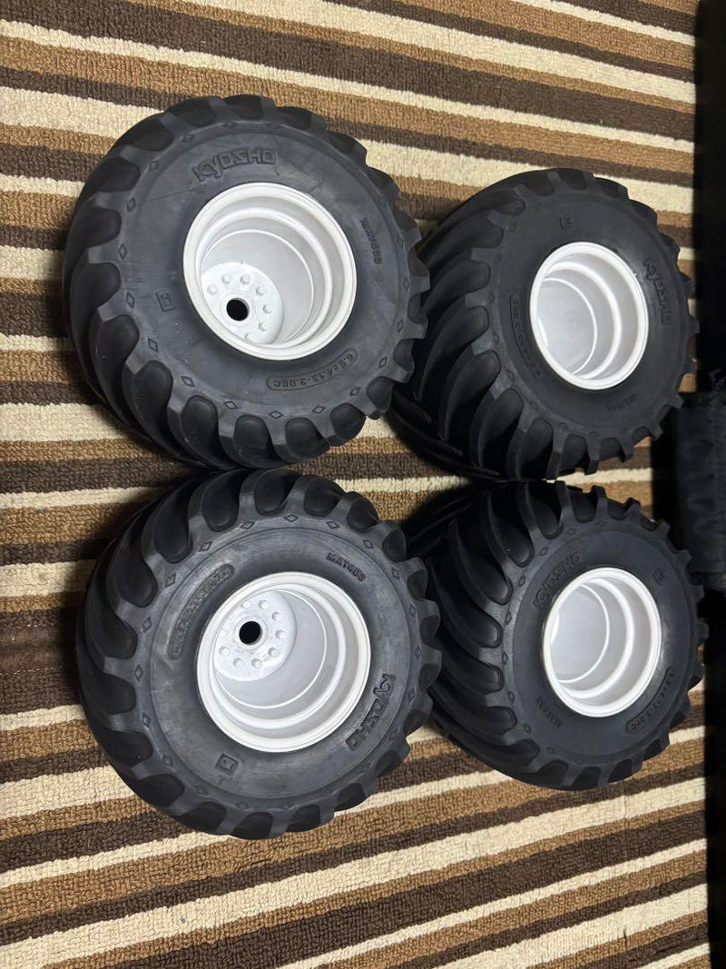 Carica immagine in Galleria Viewer, Kyosho USA-1 Tires & Unopened Body Set with Over Fender - Used