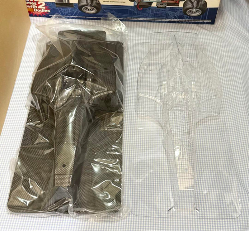 Laden Sie das Bild in Galerie -Viewer, Used Tamiya 1/10 F201 Chassis Kit with 2 Bodies Unused