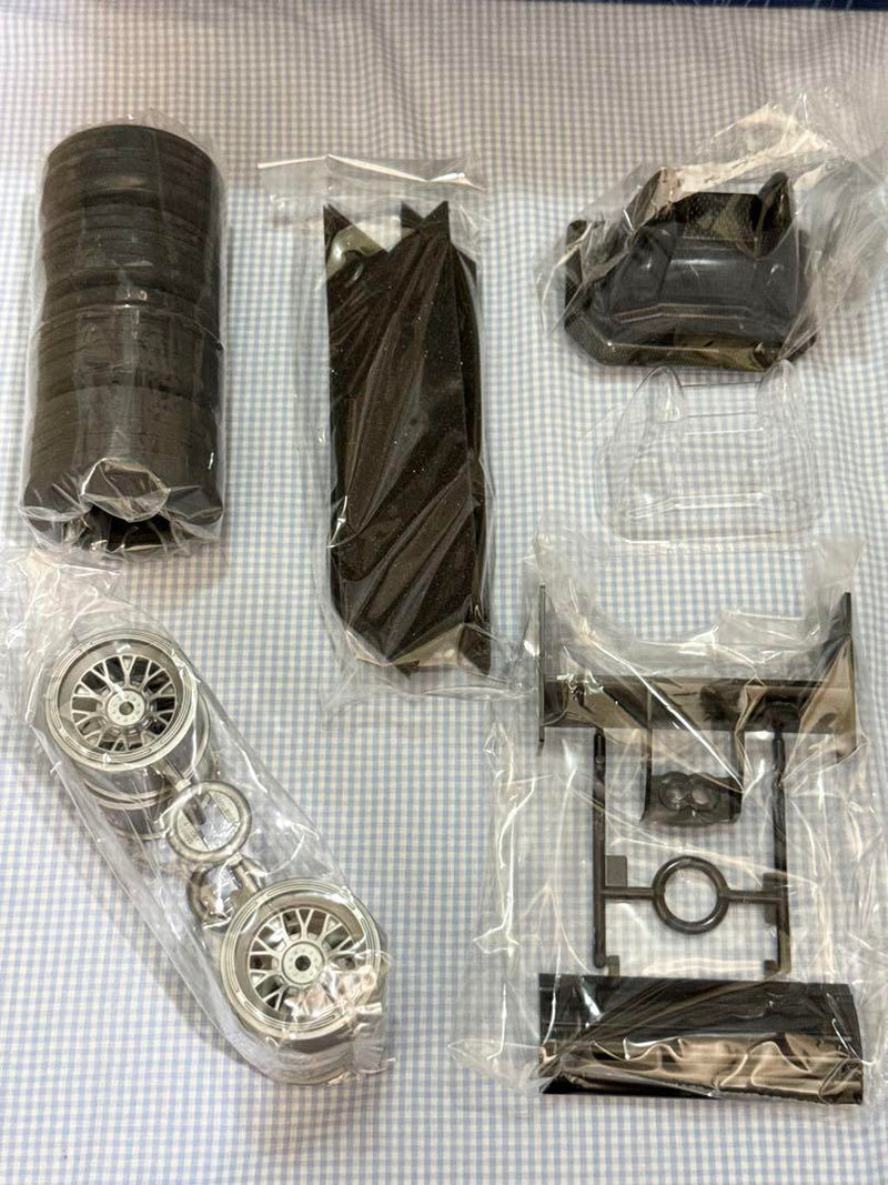 Laden Sie das Bild in Galerie -Viewer, Used Tamiya 1/10 F201 Chassis Kit with 2 Bodies Unused