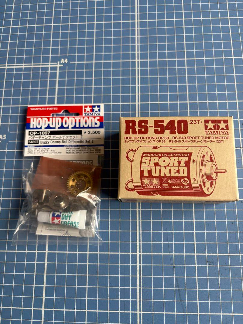 Load image into Gallery viewer, Used Tamiya Fighting Buggy 2004 Full Set Assembled Unused with Optional Parts