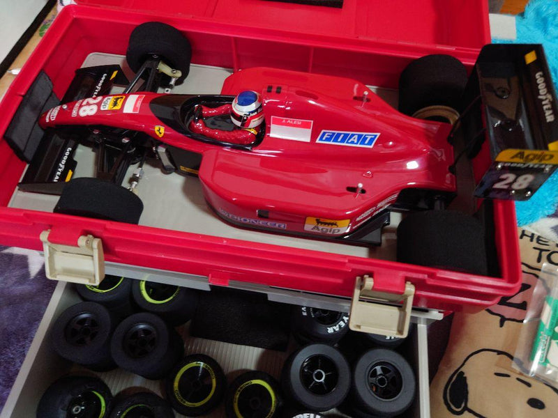 Load image into Gallery viewer, Used Ferrari F187 RC Car with Kyosho Pit Box and Spare Tires