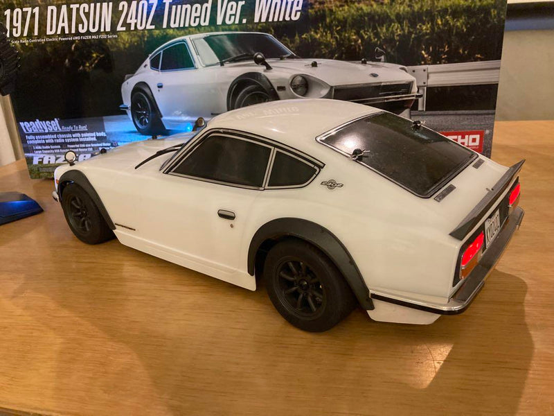 Laden Sie das Bild in Galerie -Viewer, Kyosho Fazer Mk2 1971 Datsun 240Z Turned V Used Once Good Condition - Used