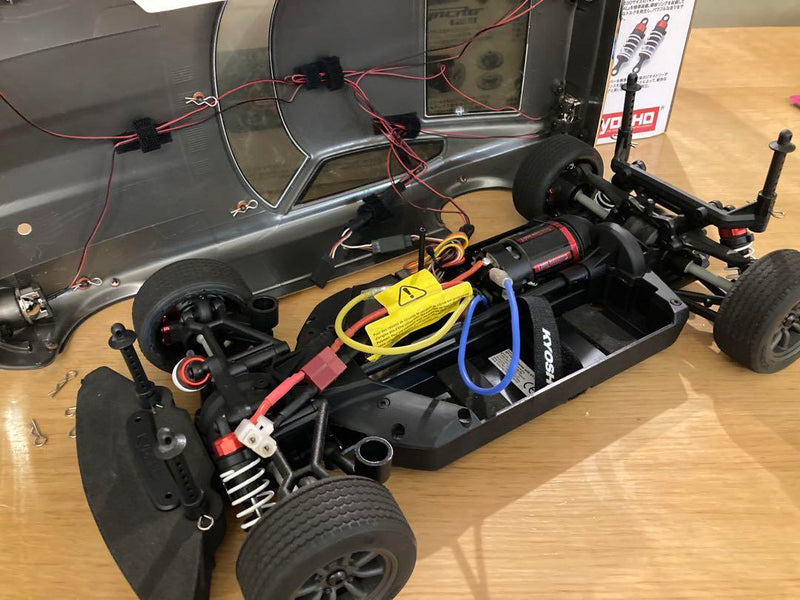 Laden Sie das Bild in Galerie -Viewer, Kyosho Fazer Mk2 1971 Datsun 240Z Turned V Used Once Good Condition - Used